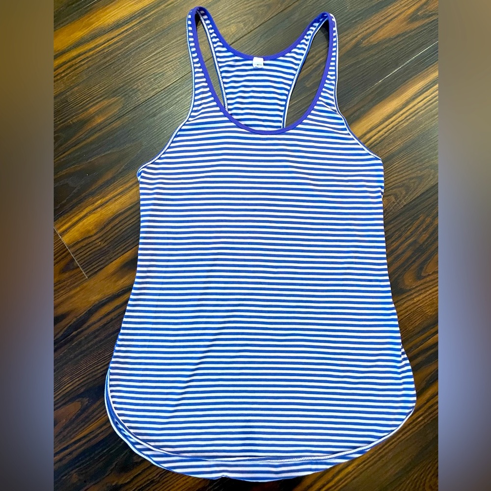 Lululemon tank top, size 6. VGUC.